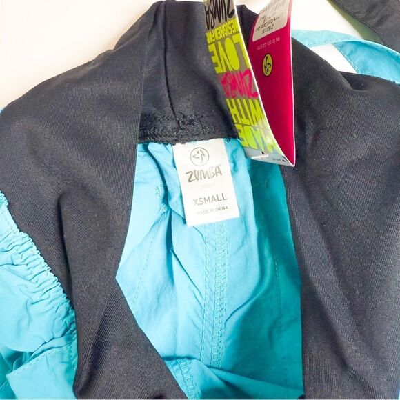 Zumba NWT! Ultimate Orbit Cargo Capri Pants Blue Black Joggers Dance Size XS - Picture 4 of 6